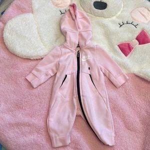 Baby girl NikeSuit, NB.